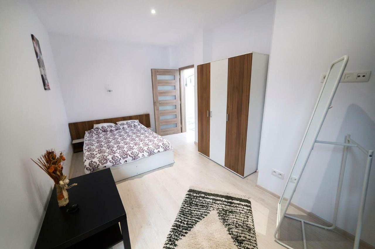 Central Apartment- Shumi'S Cluj-Napoca Ngoại thất bức ảnh