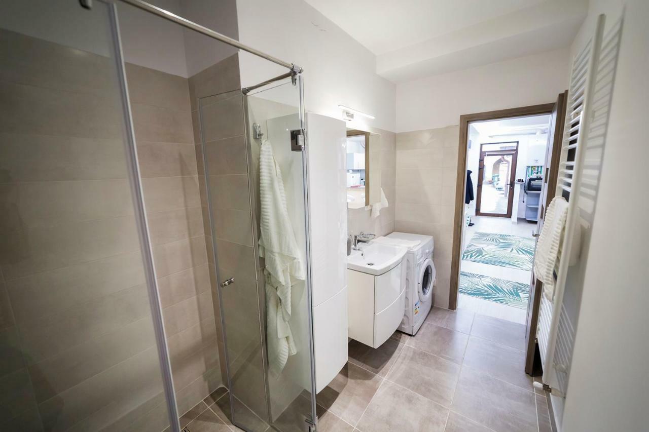 Central Apartment- Shumi'S Cluj-Napoca Ngoại thất bức ảnh
